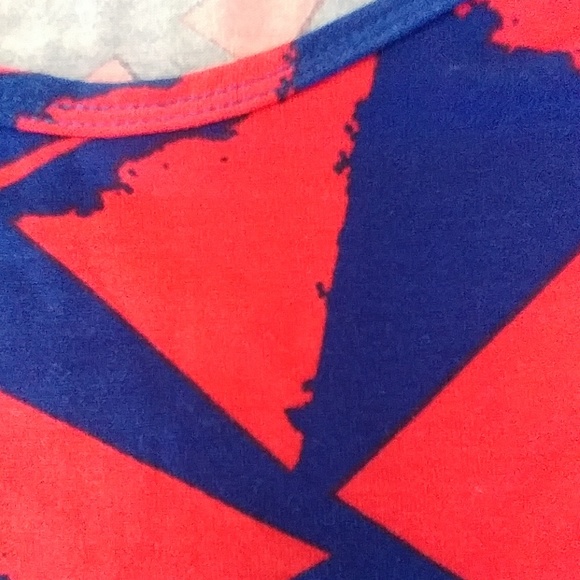 NEW LuLaRoe Top Geometric Pattern - Picture 7 of 7